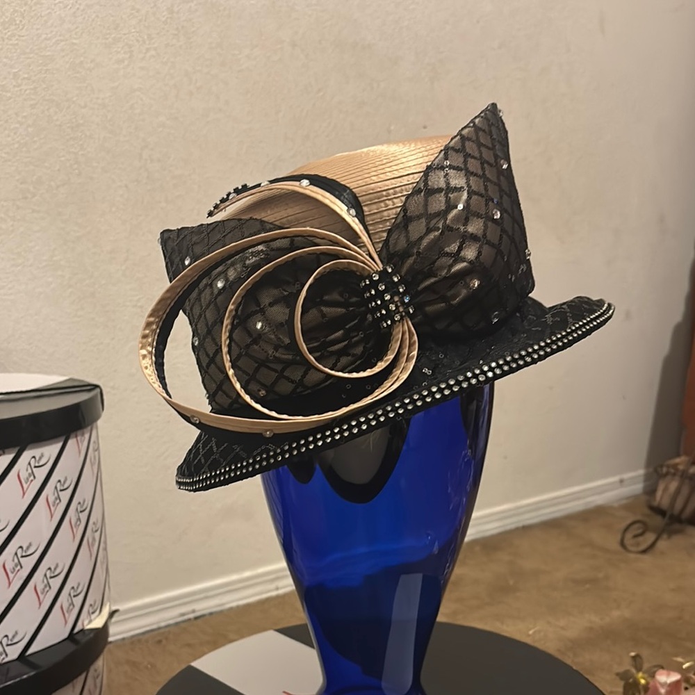 Elegant Black and Tan Women's Hat